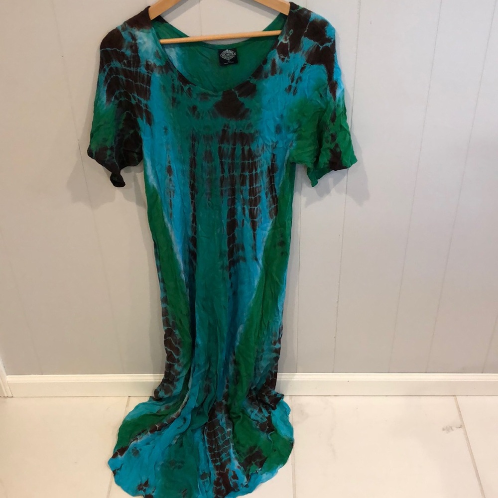 Elegant Green and Blue Maxi Dress with Flowing Silhouette